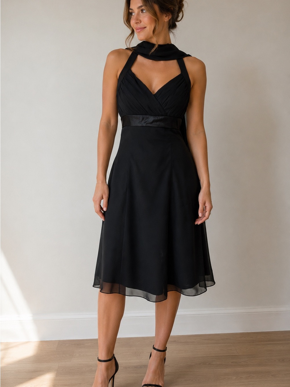 Belsoie Black Empire Waist Halter
Formal Chiffon Dress Sz 10 Lined Zip
Hook Eye